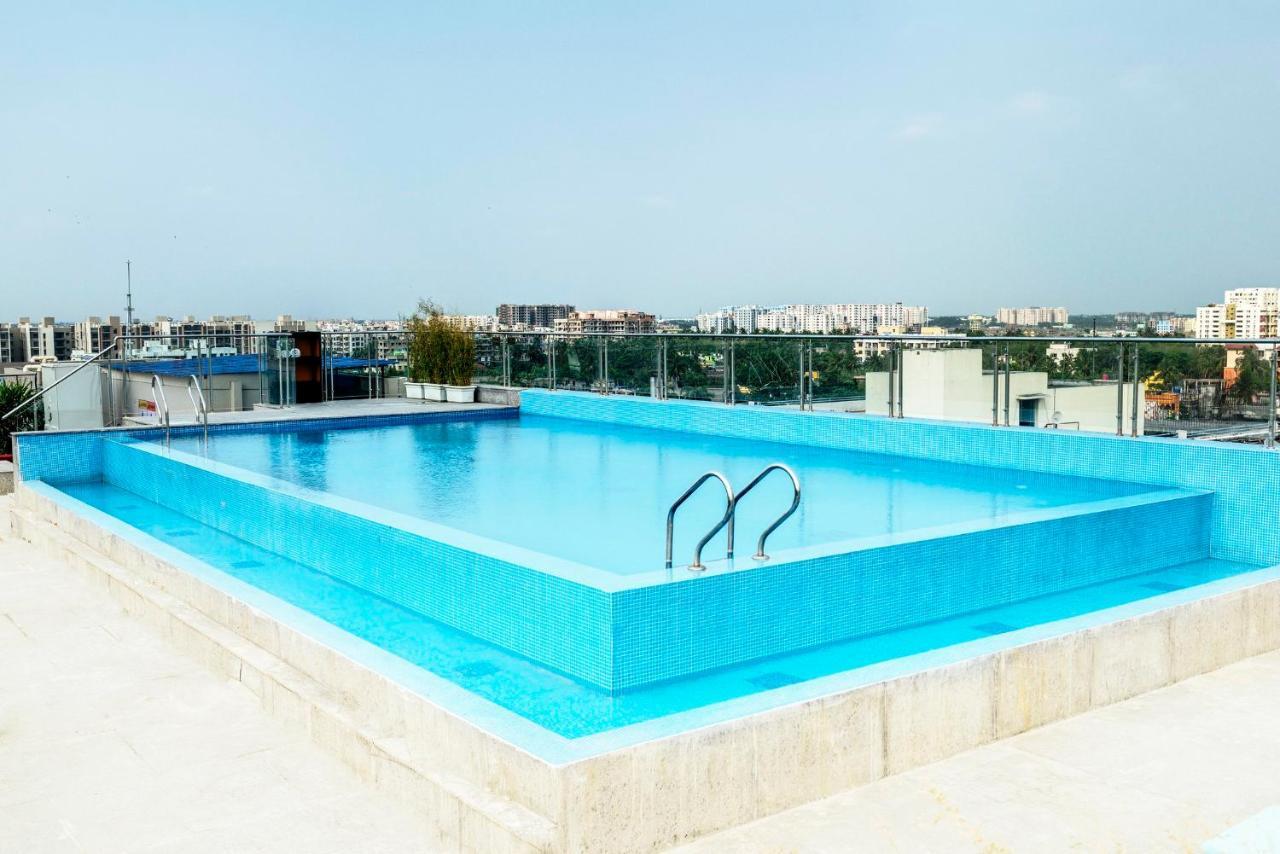 Holiday Inn Kolkata Airport By Ihg Exterior foto Rooftop pool