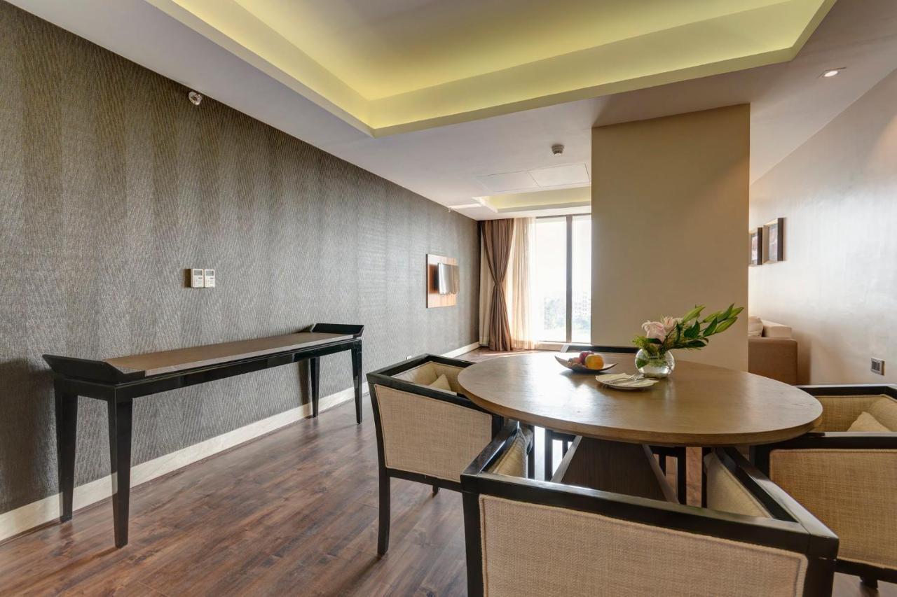 Holiday Inn Kolkata Airport By Ihg Exterior foto A suite at the hotel
