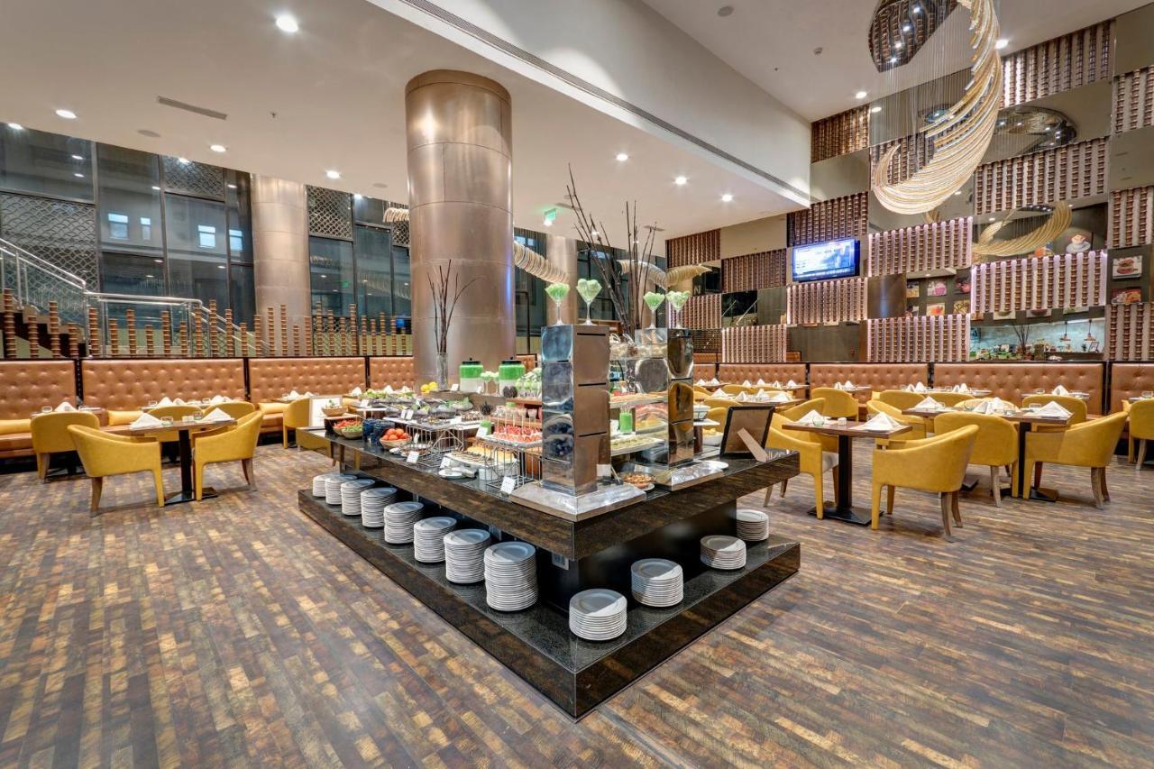 Holiday Inn Kolkata Airport By Ihg Exterior foto The restaurant