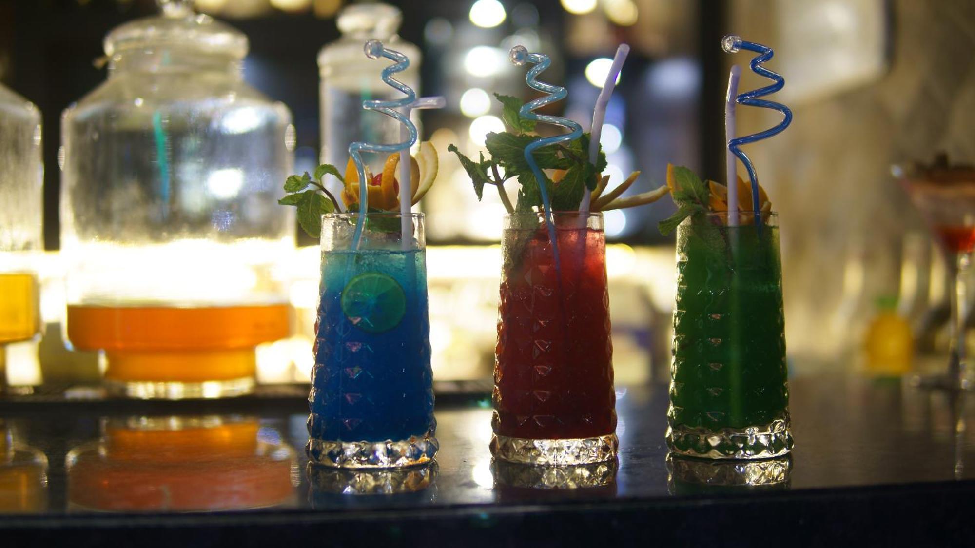Holiday Inn Kolkata Airport By Ihg Exterior foto Non-alcoholic drinks