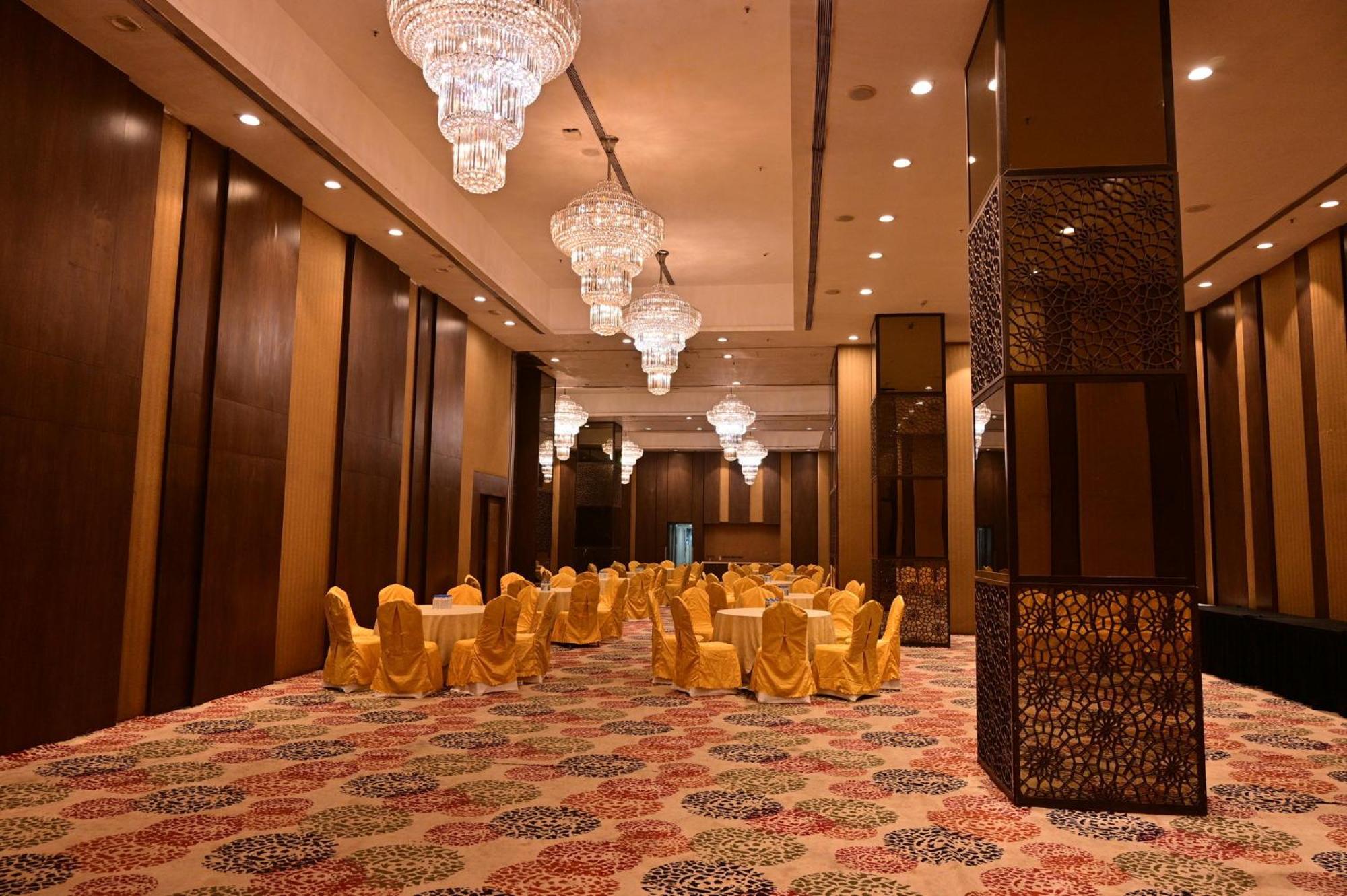 Holiday Inn Kolkata Airport By Ihg Exterior foto The Grand Ballroom