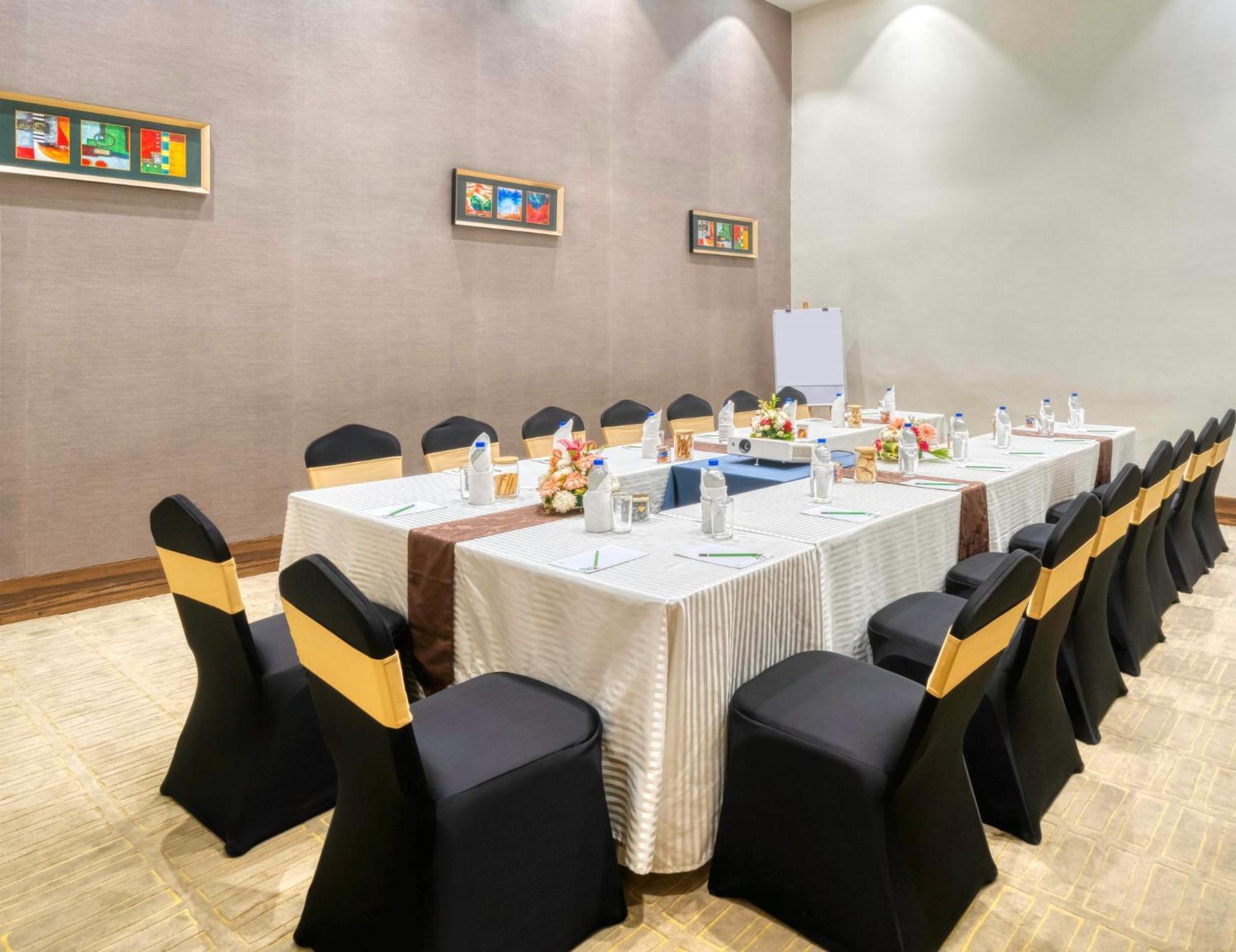 Holiday Inn Kolkata Airport By Ihg Exterior foto